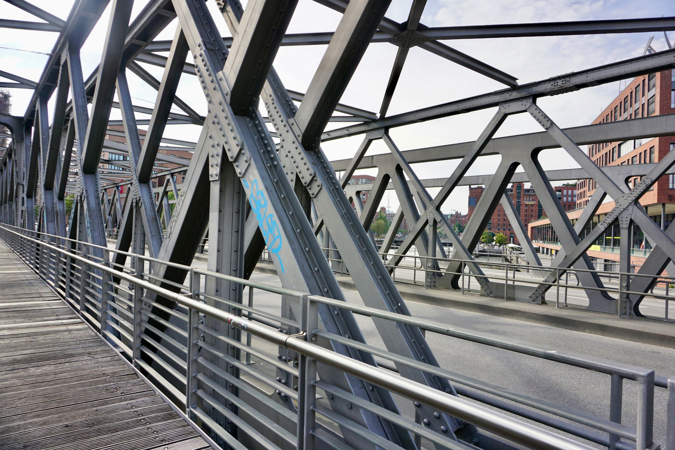 Cross-over Steel Bridges